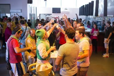Cena espectáculo en León. Ofertas y packs despedidas en León. Despedidas de soltero en León