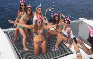 fiesta en barco en Gijón en un catamarán