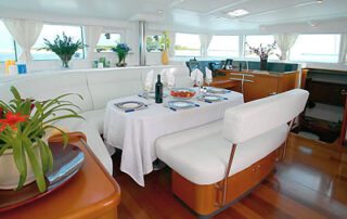 salón catamarán en Gijón